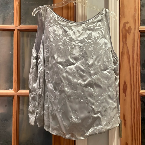 Woman’s Silk SLEEVELESS SCOOP NECK TOP. SKY BLUE. Size 2X. FINITY NATURALS II - Picture 1 of 7